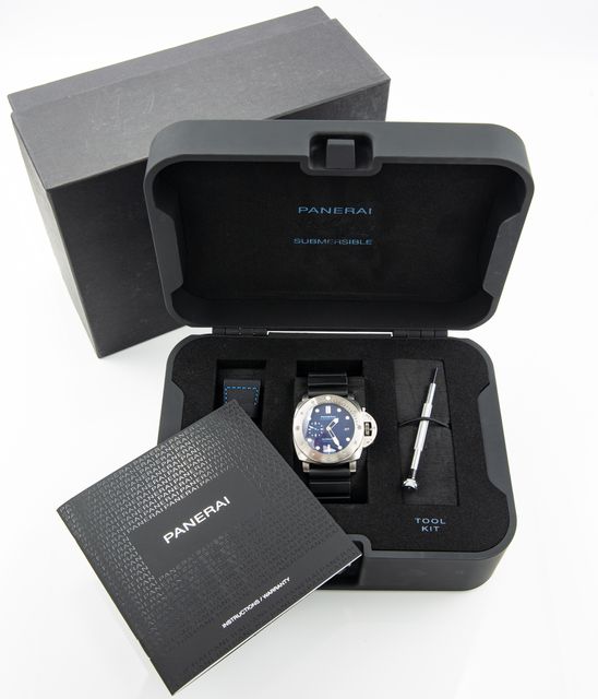 Panerai Submersible PAM00692 Image 7